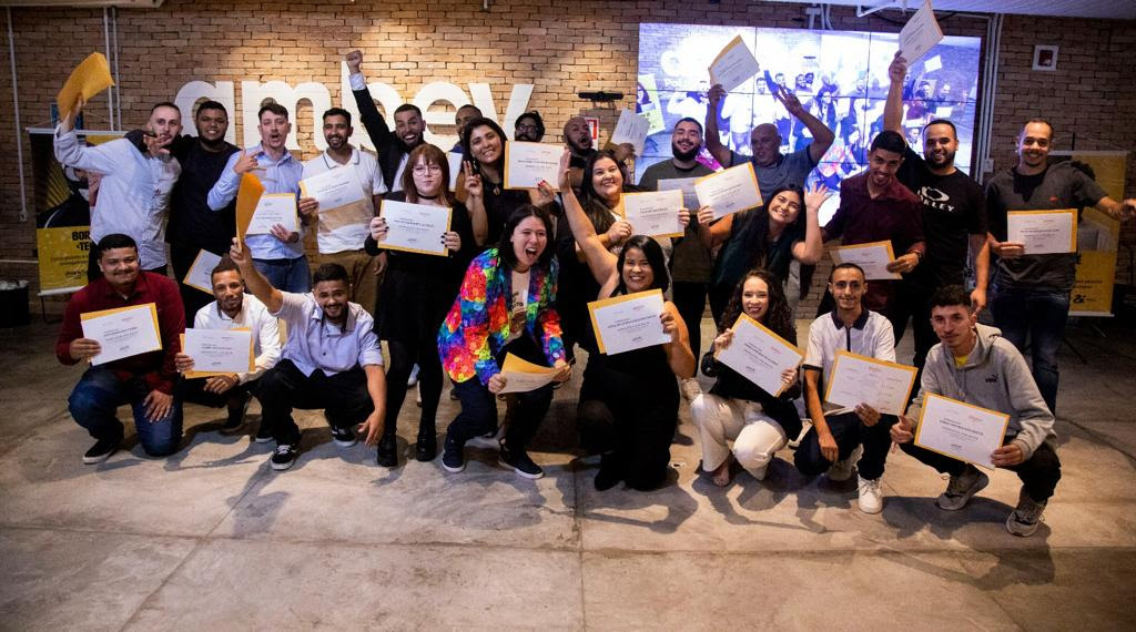 Generation Brasil oferece formação e leva mulheres, negros e pessoas LGBT ao mercado de trabalho