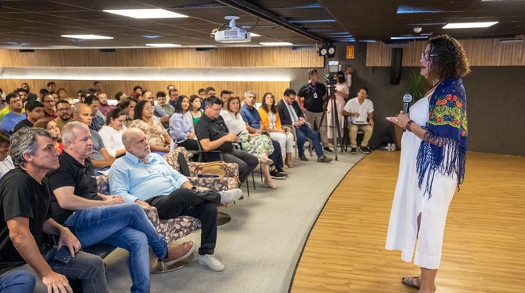 Ministra anuncia 40 mil novas vagas para formação em Tecnologia da Informação e Comunicação