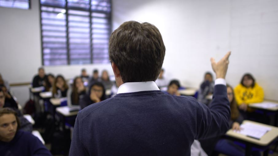 Projeto busca executivos para compartilharem experiências com estudantes em escolas de todo o país